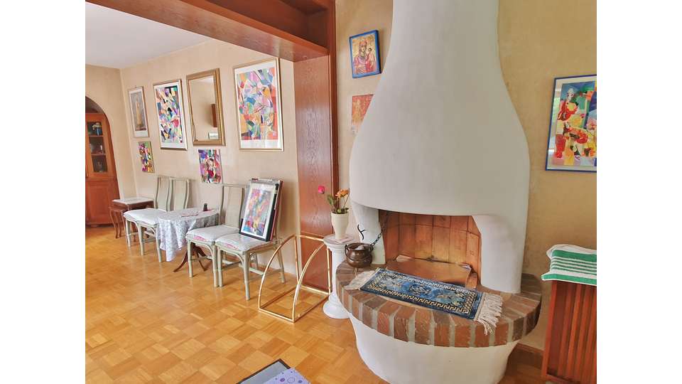 Exposé: Zurückgestellt: Exklusiver unrenovierter Bungalow in ruhiger